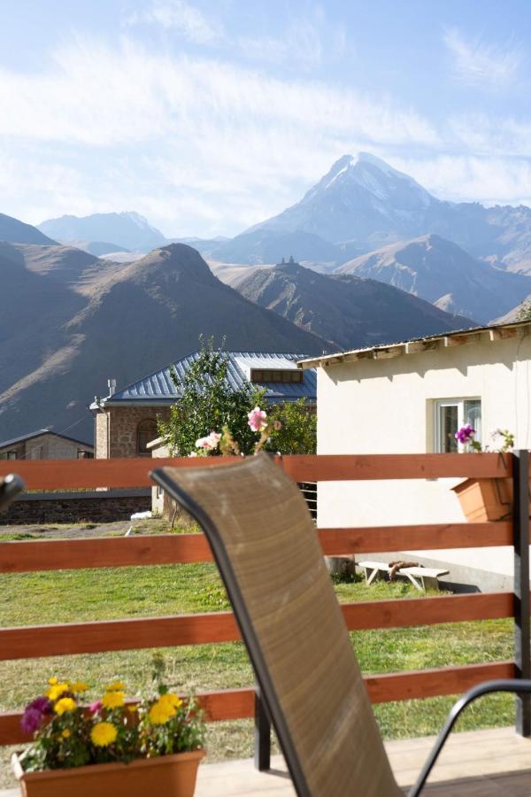 Guest House Elguja Qushashvili Kazbegi Exteriör bild