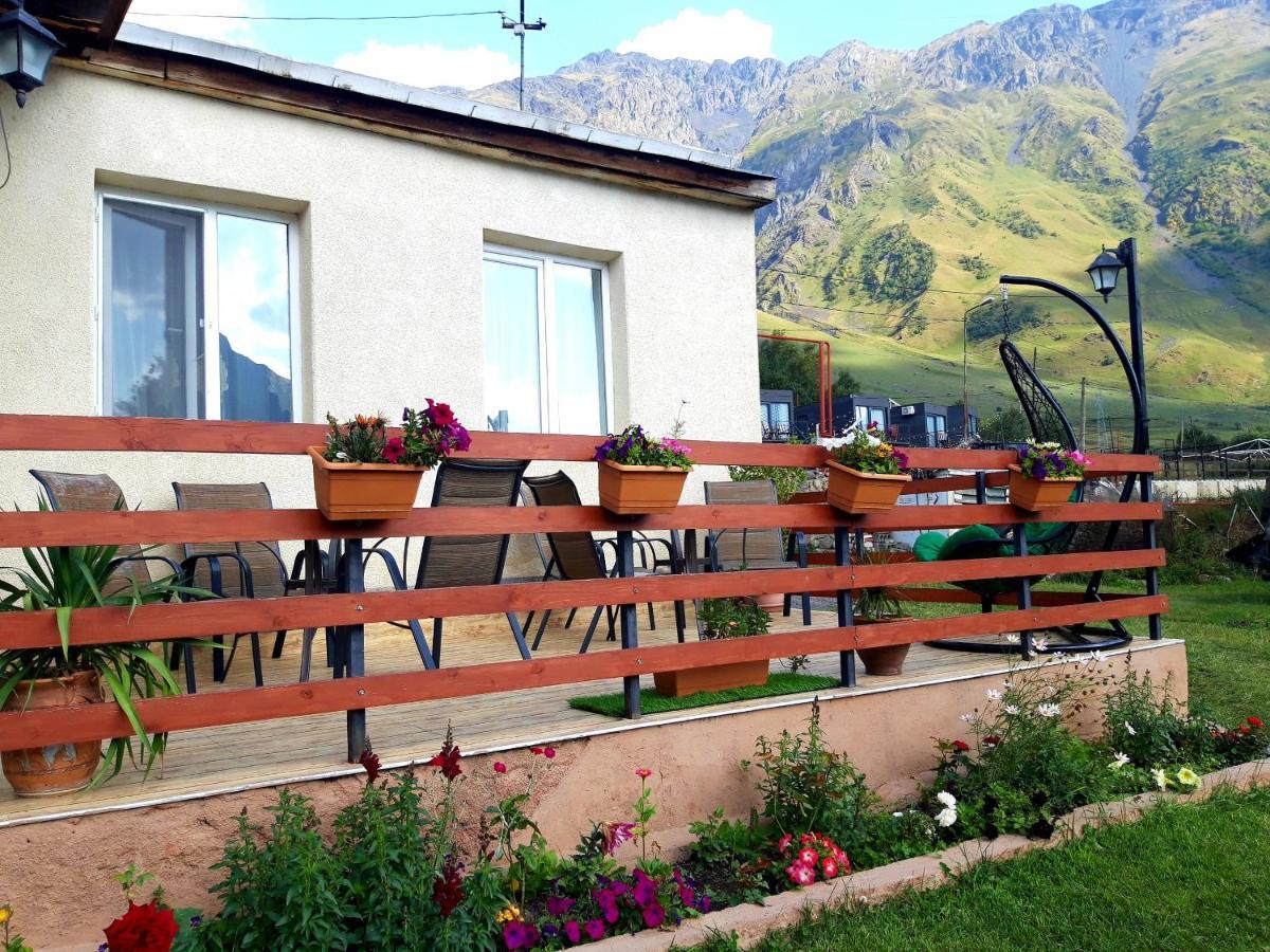 Guest House Elguja Qushashvili Kazbegi Exteriör bild
