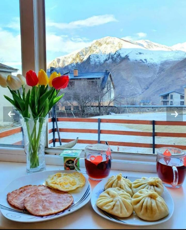 Guest House Elguja Qushashvili Kazbegi Exteriör bild