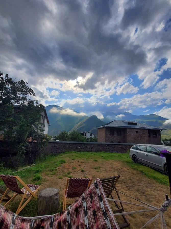 Guest House Elguja Qushashvili Kazbegi Exteriör bild