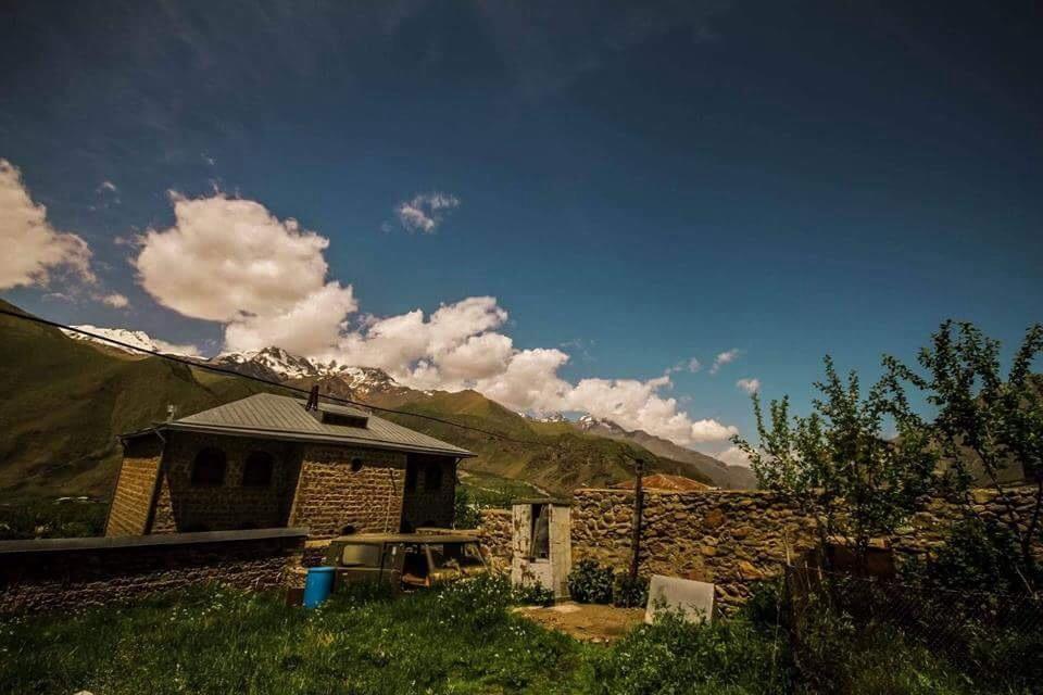 Guest House Elguja Qushashvili Kazbegi Exteriör bild