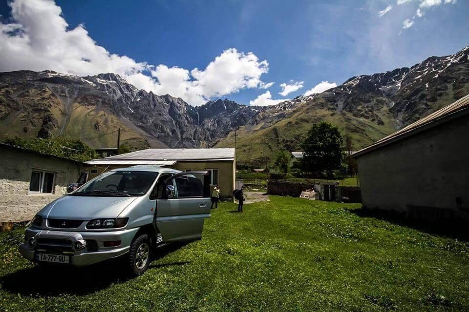 Guest House Elguja Qushashvili Kazbegi Exteriör bild