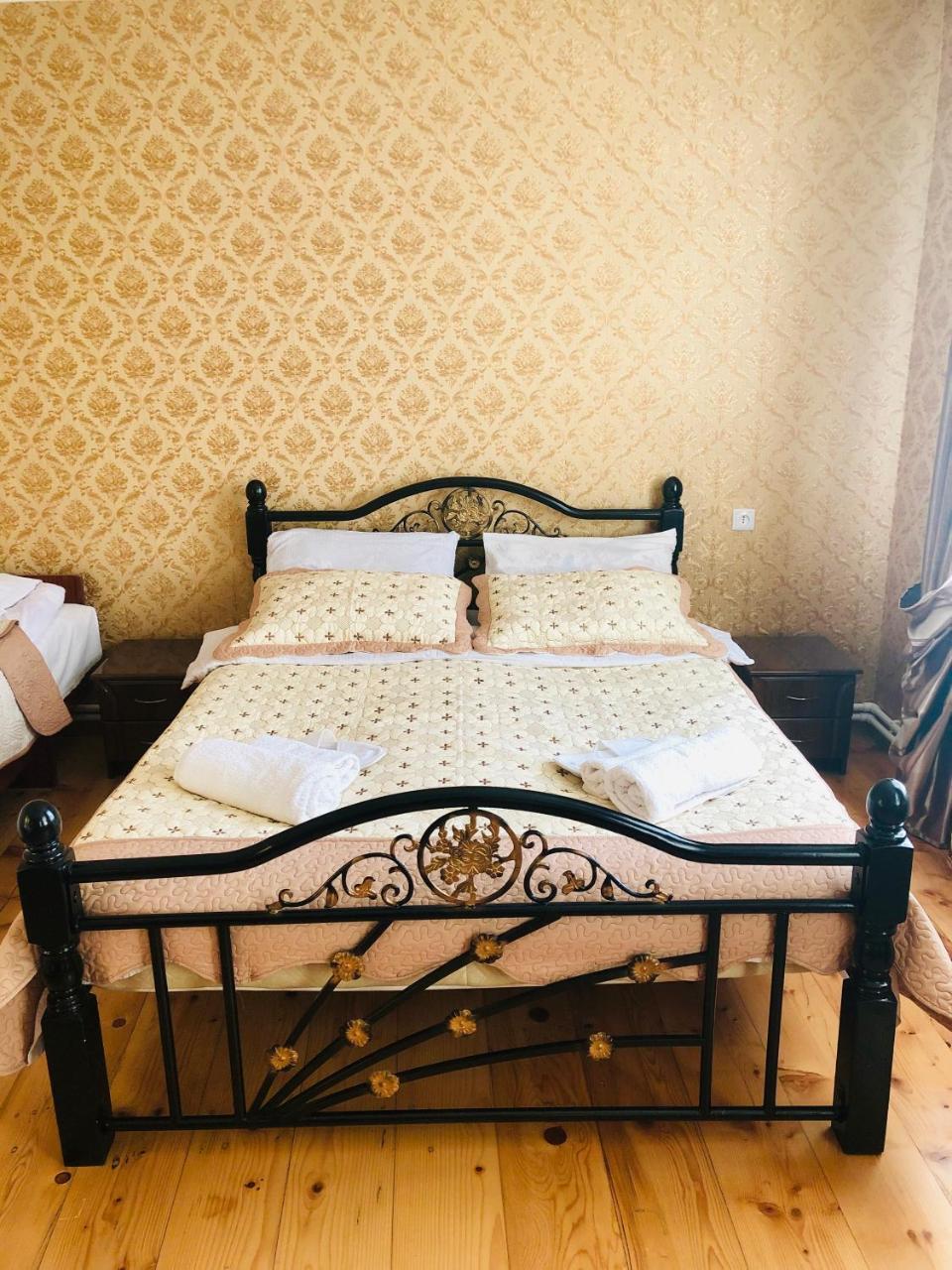 Guest House Elguja Qushashvili Kazbegi Exteriör bild